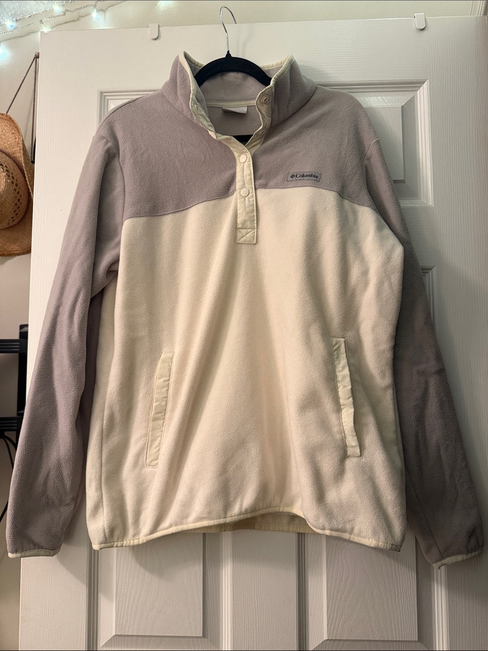 Columbia Two-Tone Cream and Light Gray Fleece Snap Pullover